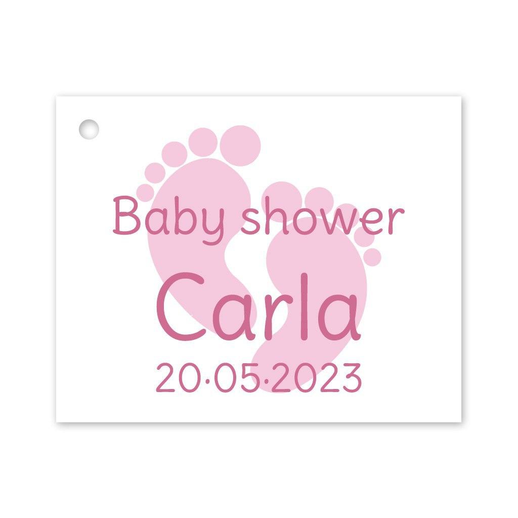 Etiqueta personalizada con dos huellas de color rosa para dar con los detalles a su baby shower.