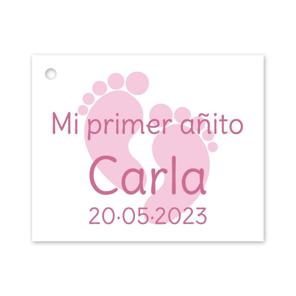 Etiqueta personalizada con dos huellas de color rosa para dar con los detalles a la fiesta de su primer añito.