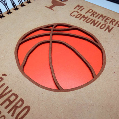 Álbum de firmas para Comunión personalizado con temática de baloncesto de cerca